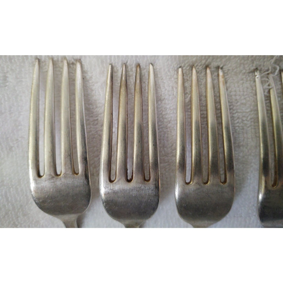 Holmes & Edwards Silverplate Silverware Romance Pattern Dinner Forks 5 Pieces - Picture 3 of 5